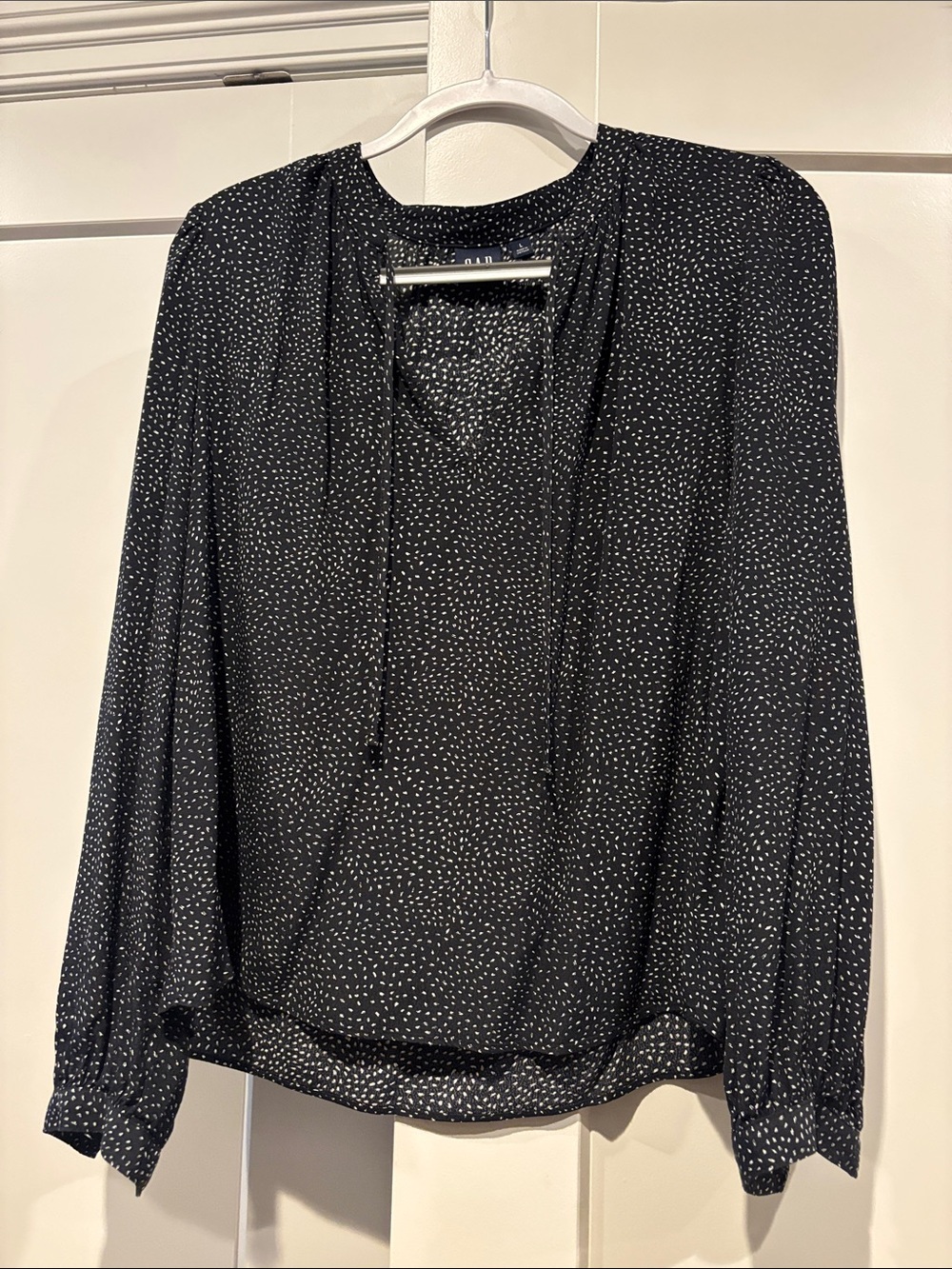 GAP Black and White Dot V-Neck Tie Blouse